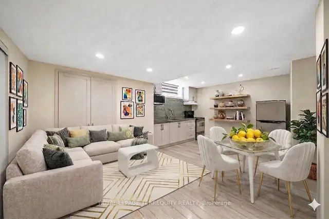 1 Devineridge Avenue, Central East, Ajax