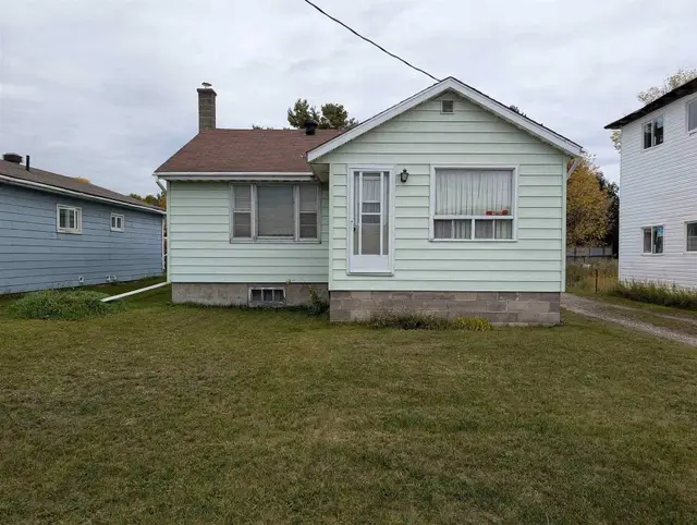 332 Winnipeg Street, White River