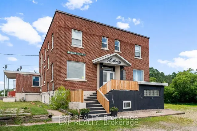 11 Albert Street, Chalk River and Laurentian Hills South, Laurentian Hills