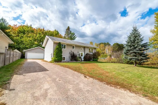 18 Joseph Street, Chalk River and Laurentian Hills South, Laurentian Hills