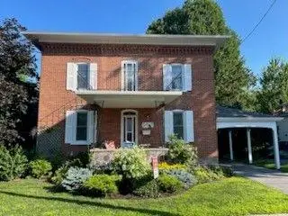 11 Peter Street, Maxville, North Glengarry