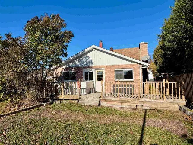 221 Hillside Drive S, Elliot Lake