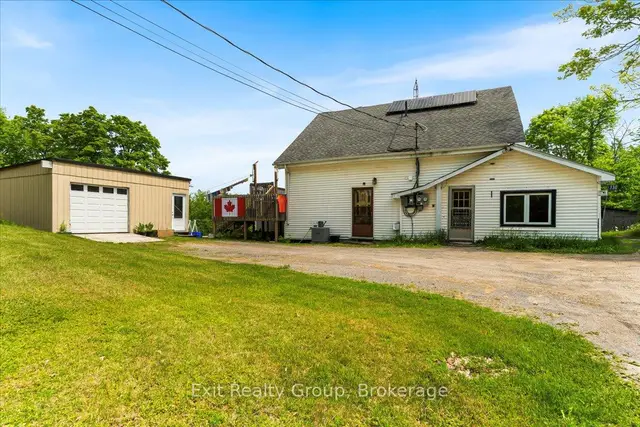 330 Black River Road, Elzevir (Twp), Tweed