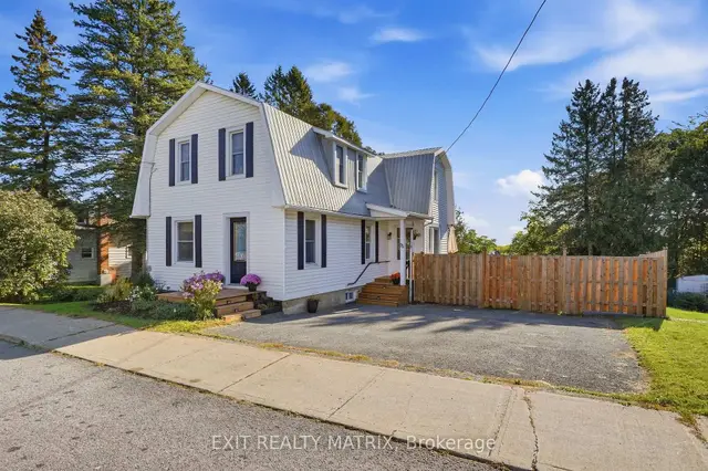 75 Stanley Avenue, Vankleek Hill, Champlain